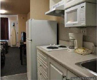 Intown Suites Extended Stay Newport News Va - City Center Room photo